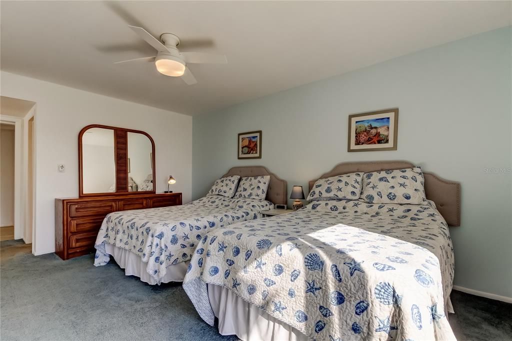 For Sale: $480,000 (2 beds, 2 baths, 1074 Square Feet)