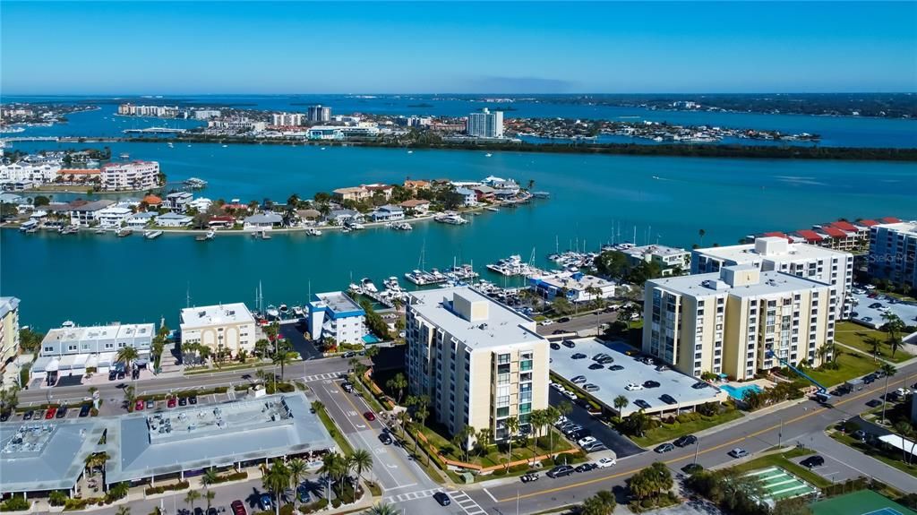 For Sale: $480,000 (2 beds, 2 baths, 1074 Square Feet)