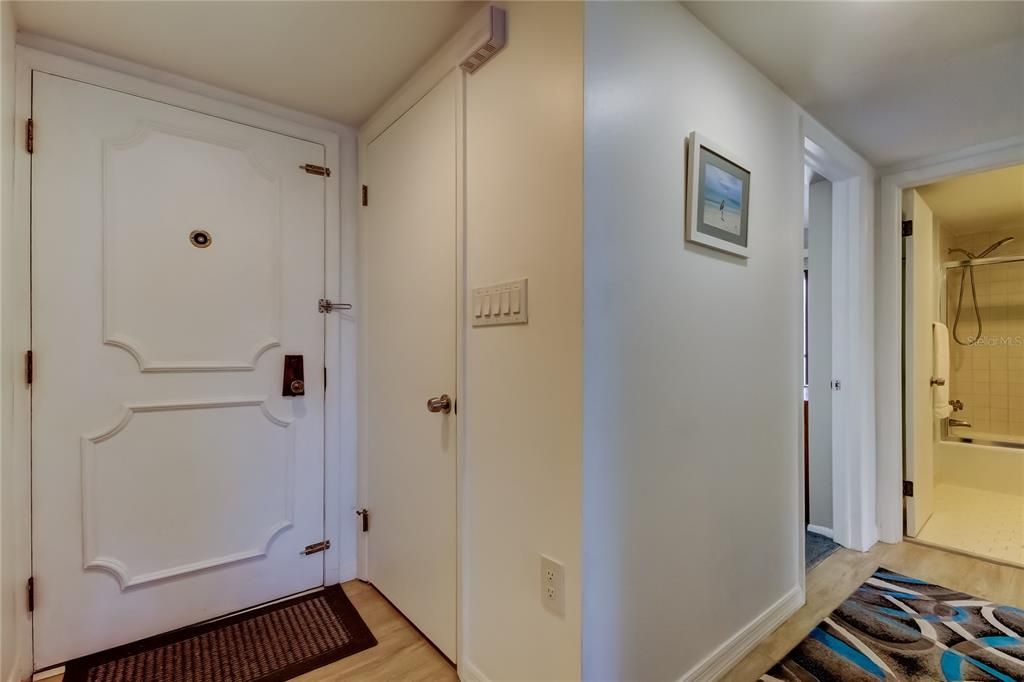 For Sale: $480,000 (2 beds, 2 baths, 1074 Square Feet)