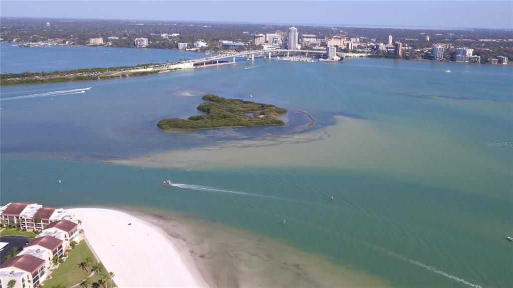 For Sale: $480,000 (2 beds, 2 baths, 1074 Square Feet)