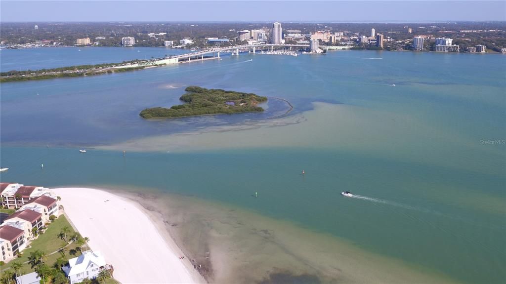 For Sale: $480,000 (2 beds, 2 baths, 1074 Square Feet)