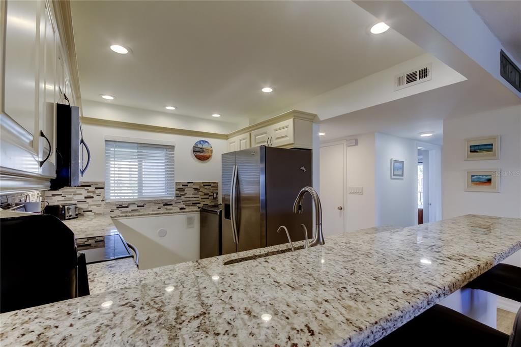 For Sale: $480,000 (2 beds, 2 baths, 1074 Square Feet)