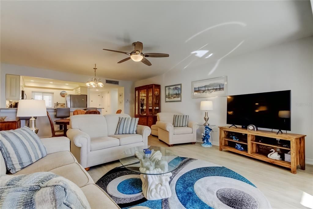 For Sale: $480,000 (2 beds, 2 baths, 1074 Square Feet)