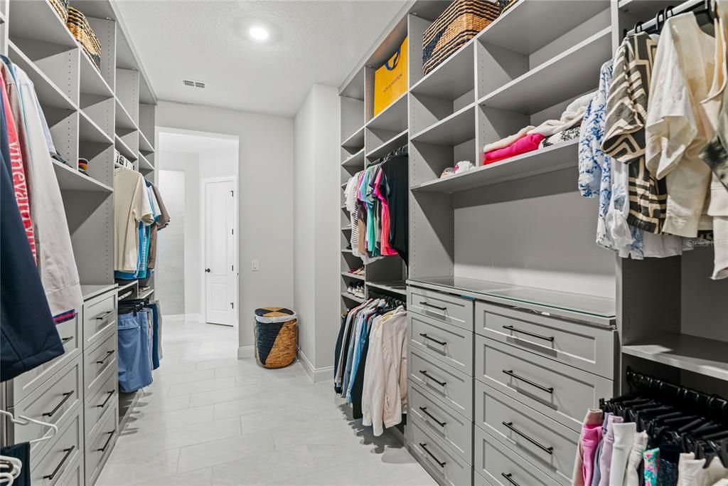 Active With Contract: $1,650,000 (4 beds, 3 baths, 3031 Square Feet)