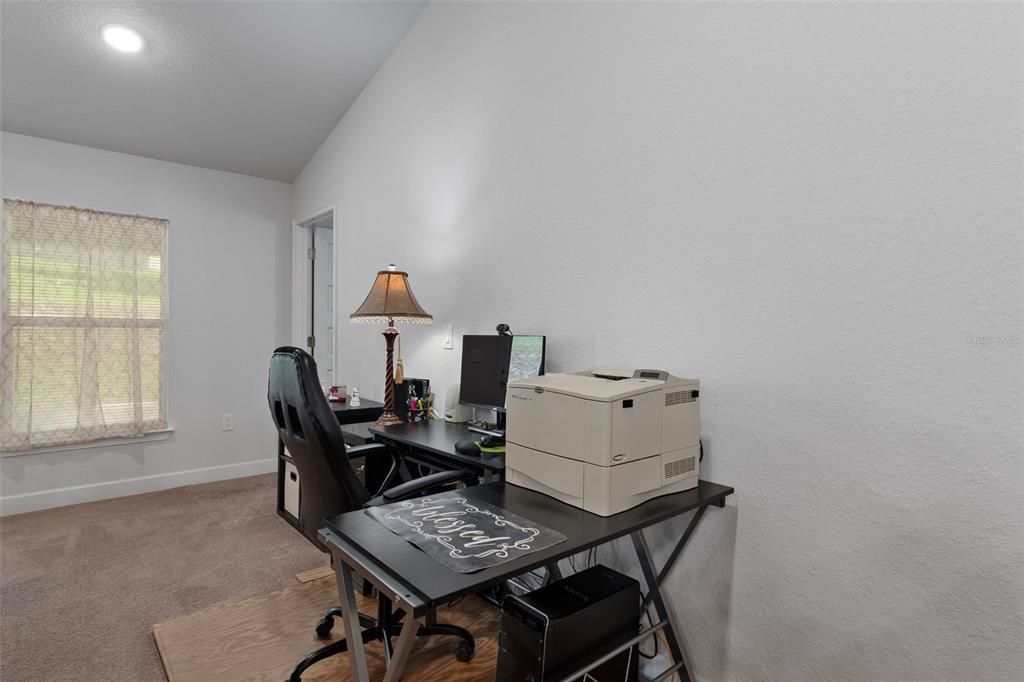 合同活跃: $265,000 (3 贝兹, 2 浴室, 1698 平方英尺)