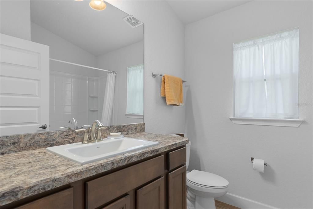 合同活跃: $265,000 (3 贝兹, 2 浴室, 1698 平方英尺)