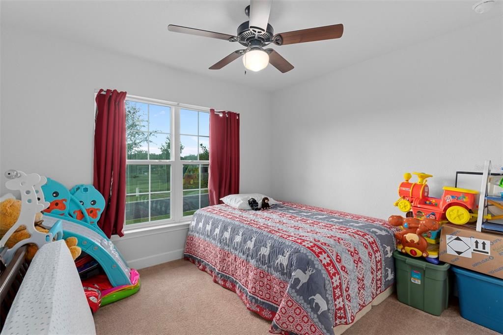 合同活跃: $265,000 (3 贝兹, 2 浴室, 1698 平方英尺)