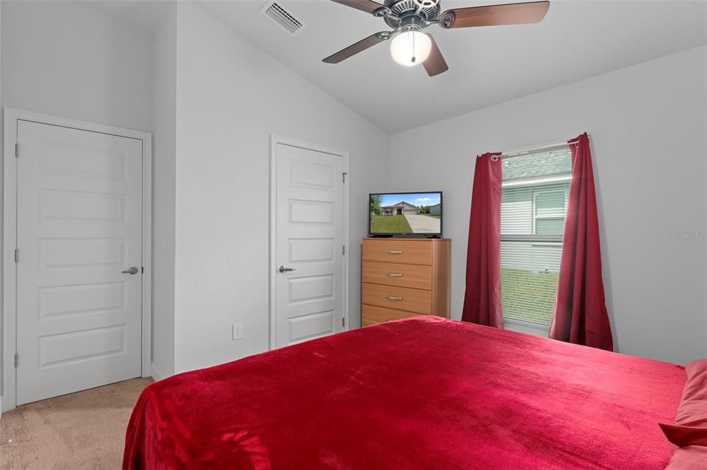 合同活跃: $265,000 (3 贝兹, 2 浴室, 1698 平方英尺)