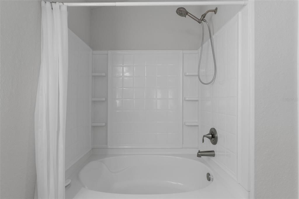 合同活跃: $265,000 (3 贝兹, 2 浴室, 1698 平方英尺)