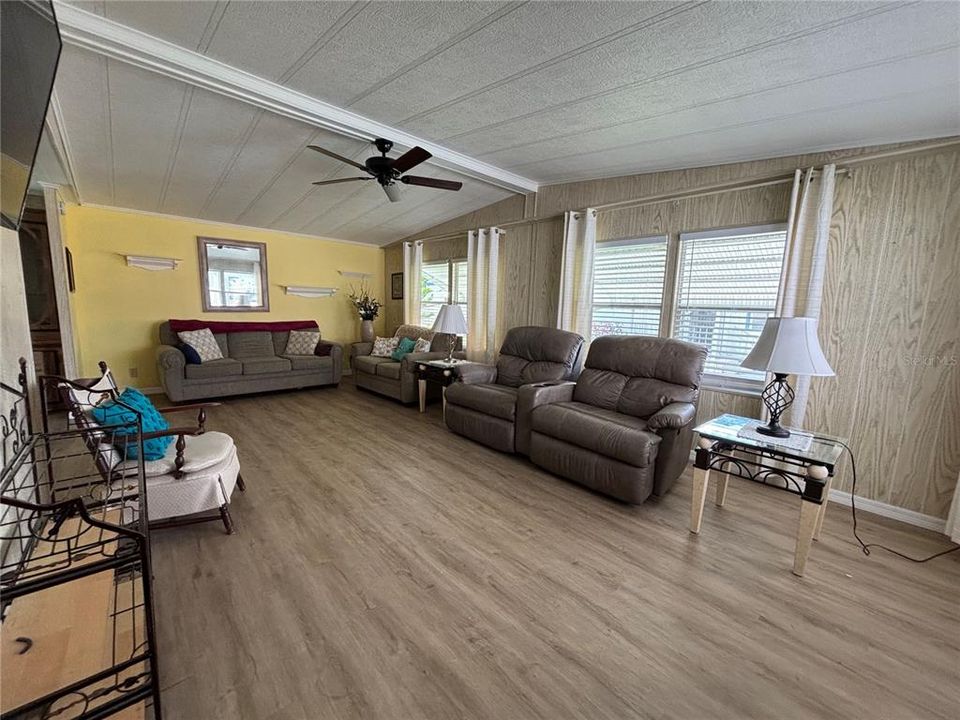 For Sale: $135,000 (2 beds, 2 baths, 1344 Square Feet)