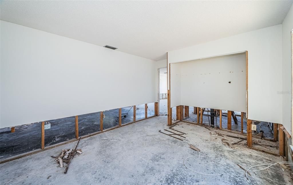 For Sale: $899,000 (3 beds, 2 baths, 1964 Square Feet)