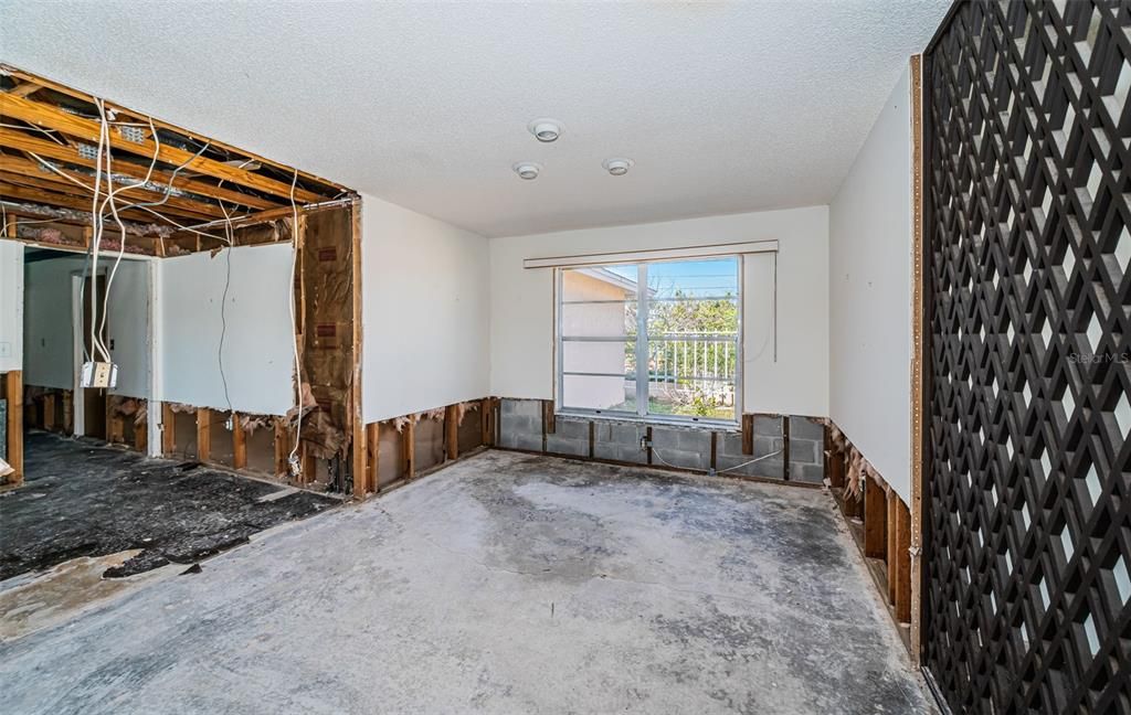 For Sale: $899,000 (3 beds, 2 baths, 1964 Square Feet)