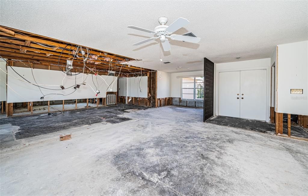 For Sale: $899,000 (3 beds, 2 baths, 1964 Square Feet)