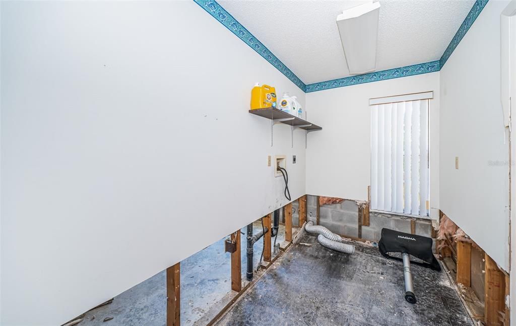 For Sale: $899,000 (3 beds, 2 baths, 1964 Square Feet)