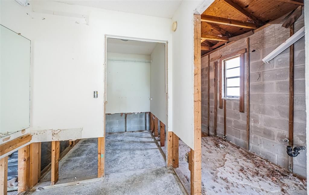 For Sale: $899,000 (3 beds, 2 baths, 1964 Square Feet)