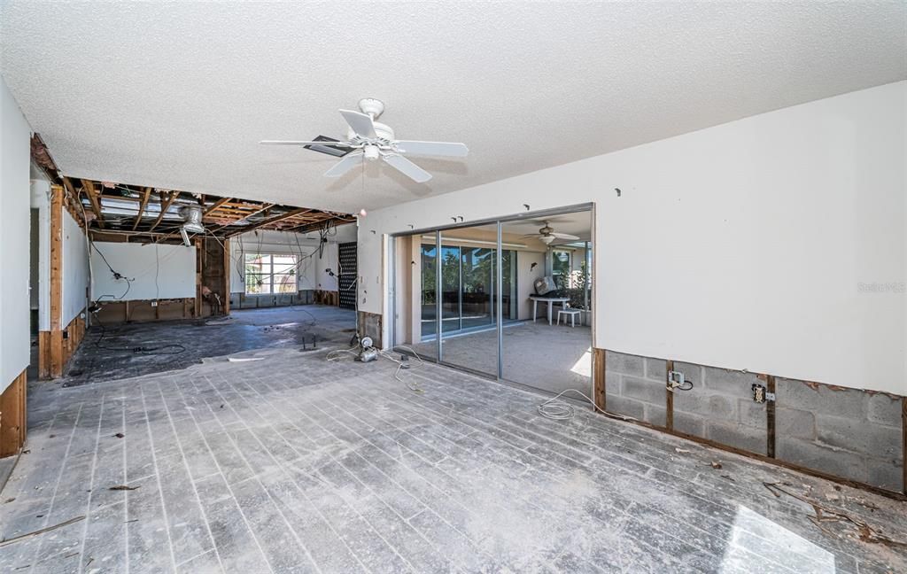 For Sale: $899,000 (3 beds, 2 baths, 1964 Square Feet)