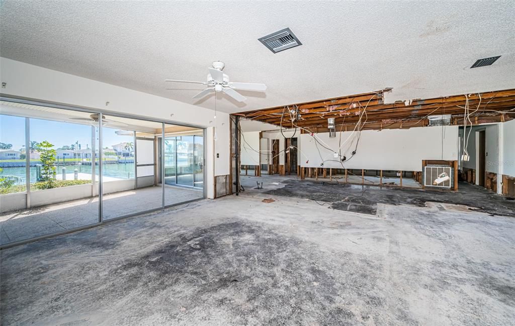 For Sale: $899,000 (3 beds, 2 baths, 1964 Square Feet)