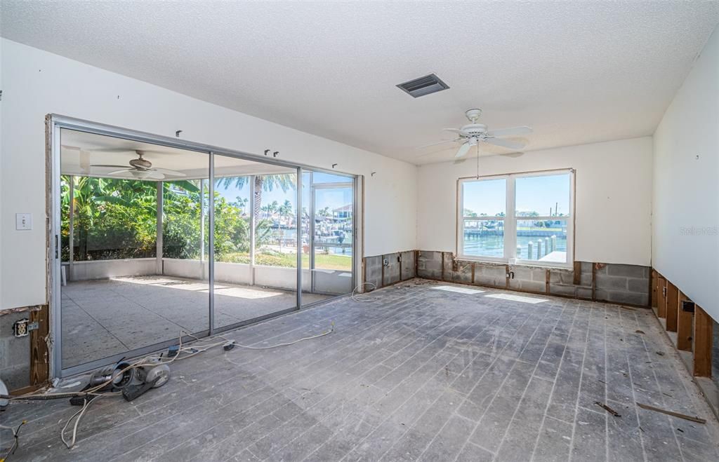 For Sale: $899,000 (3 beds, 2 baths, 1964 Square Feet)