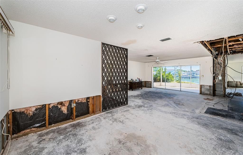 For Sale: $899,000 (3 beds, 2 baths, 1964 Square Feet)