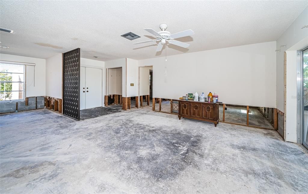 For Sale: $899,000 (3 beds, 2 baths, 1964 Square Feet)