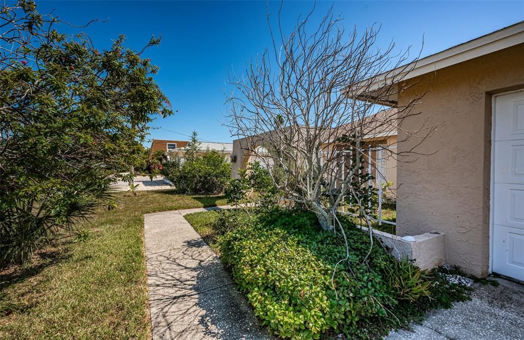 For Sale: $899,000 (3 beds, 2 baths, 1964 Square Feet)