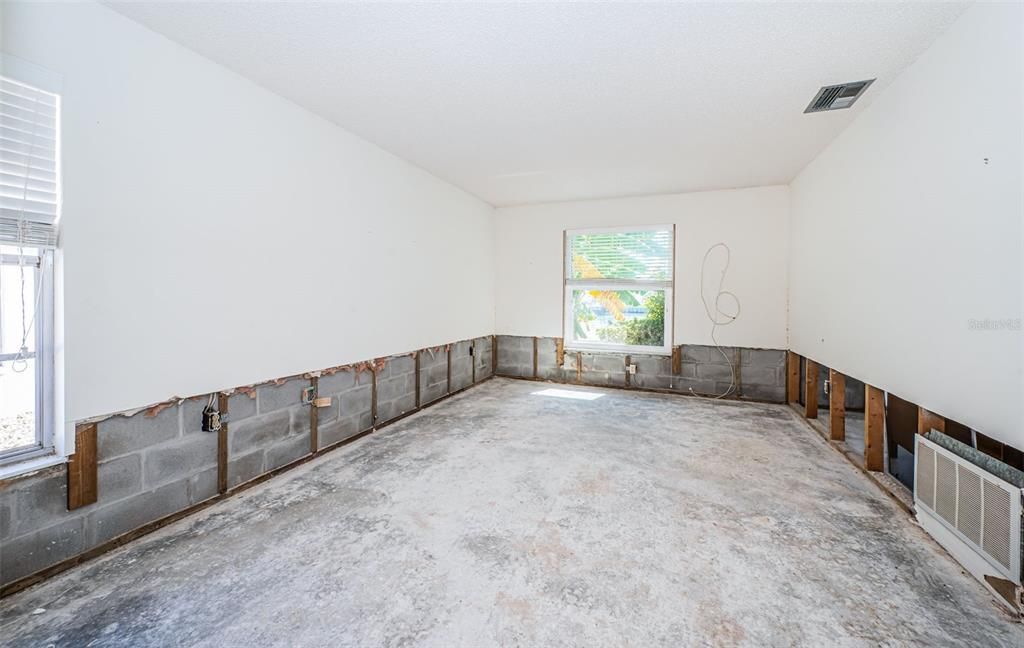 For Sale: $899,000 (3 beds, 2 baths, 1964 Square Feet)