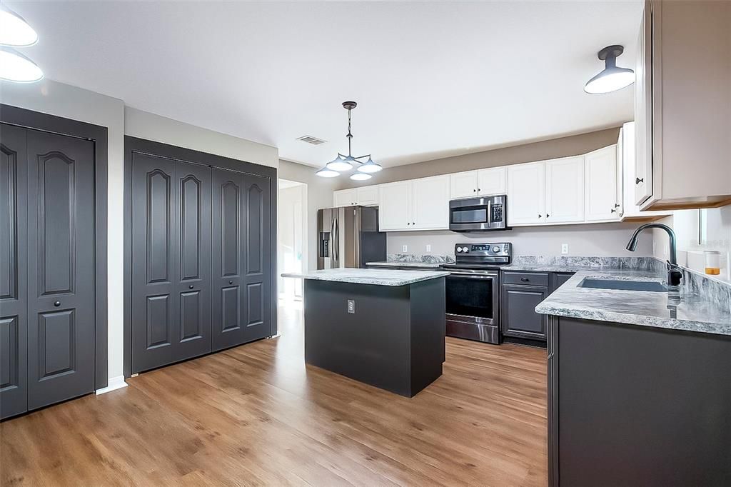 待售: $397,500 (3 贝兹, 2 浴室, 2408 平方英尺)