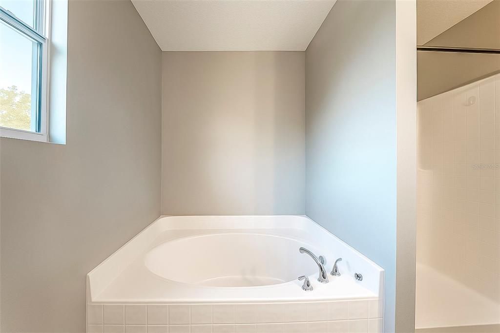 待售: $397,500 (3 贝兹, 2 浴室, 2408 平方英尺)