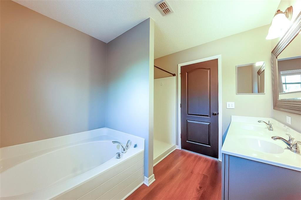 待售: $397,500 (3 贝兹, 2 浴室, 2408 平方英尺)