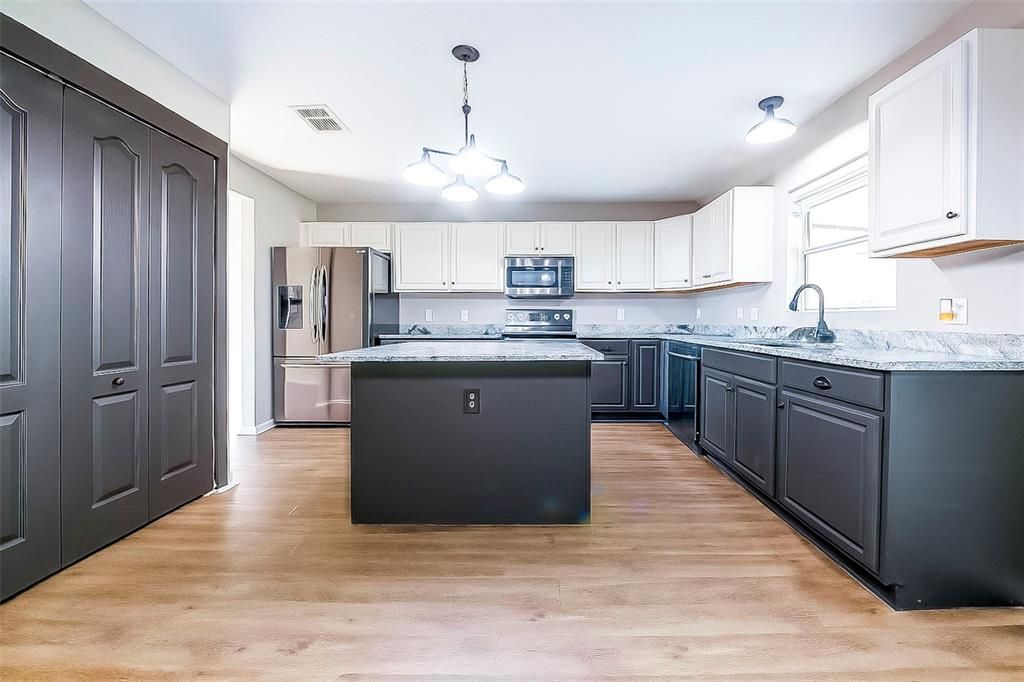 待售: $397,500 (3 贝兹, 2 浴室, 2408 平方英尺)