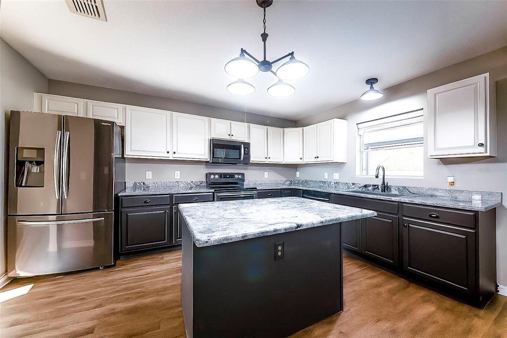 待售: $397,500 (3 贝兹, 2 浴室, 2408 平方英尺)