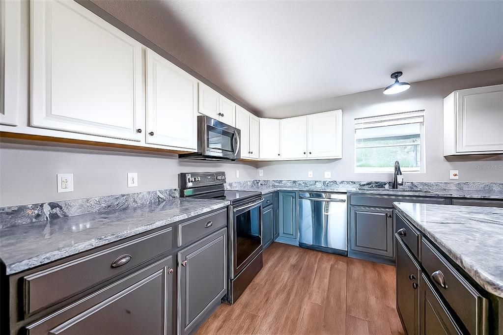 待售: $397,500 (3 贝兹, 2 浴室, 2408 平方英尺)