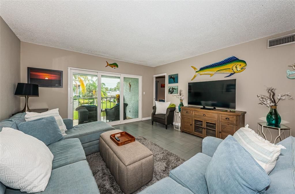 出租: $3,000 (2 贝兹, 2 浴室, 1075 平方英尺)