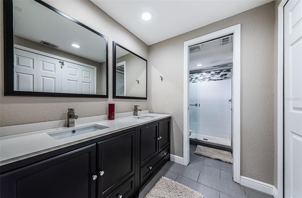 出租: $3,000 (2 贝兹, 2 浴室, 1075 平方英尺)