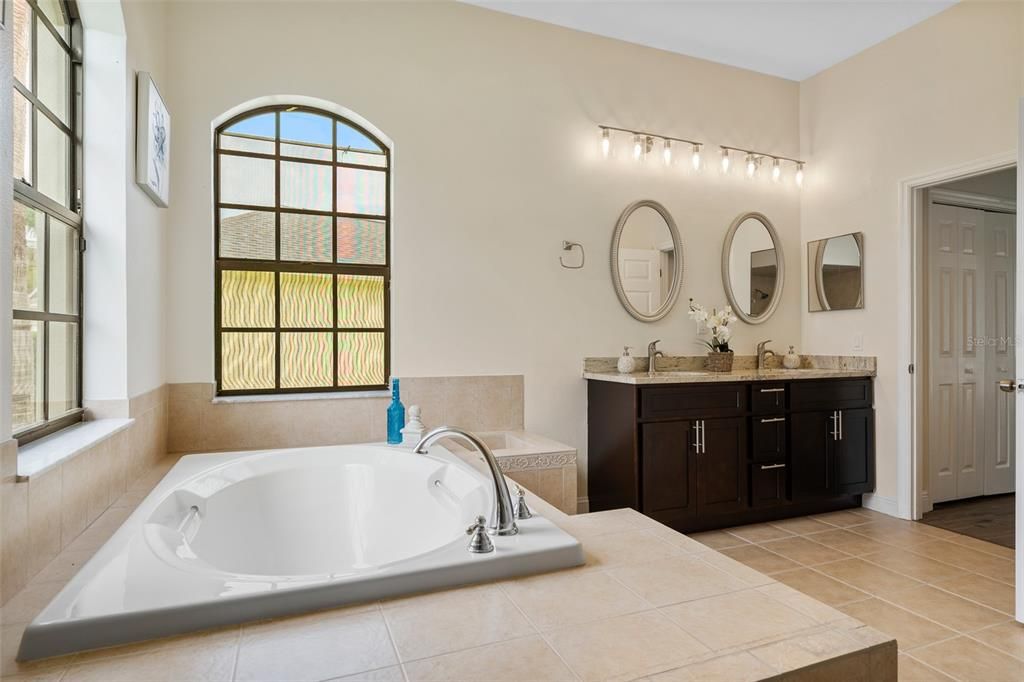 Active With Contract: $562,900 (4 beds, 3 baths, 2725 Square Feet)