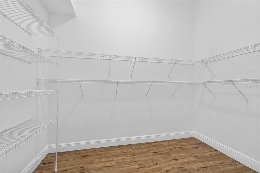 Active With Contract: $562,900 (4 beds, 3 baths, 2725 Square Feet)