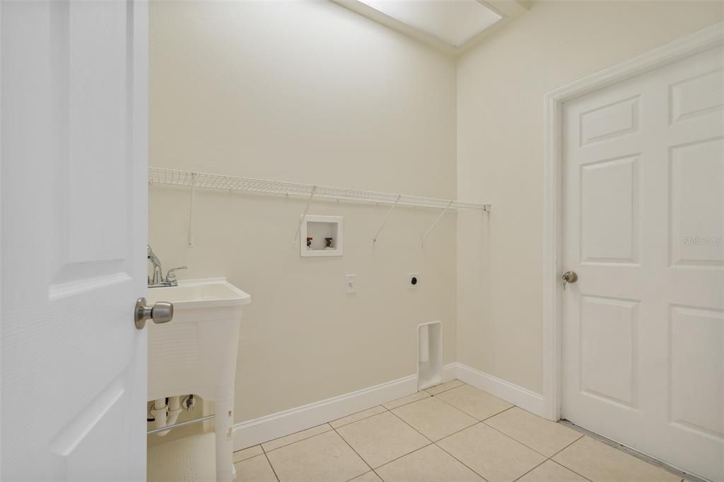 Active With Contract: $562,900 (4 beds, 3 baths, 2725 Square Feet)