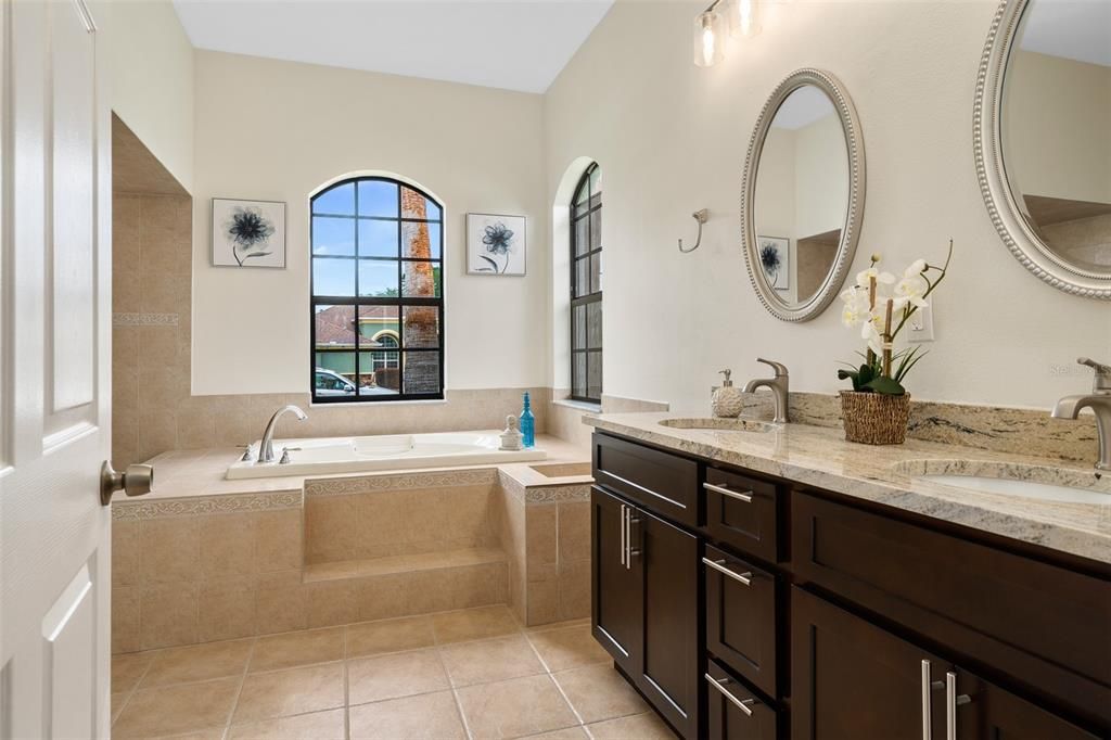 Active With Contract: $562,900 (4 beds, 3 baths, 2725 Square Feet)