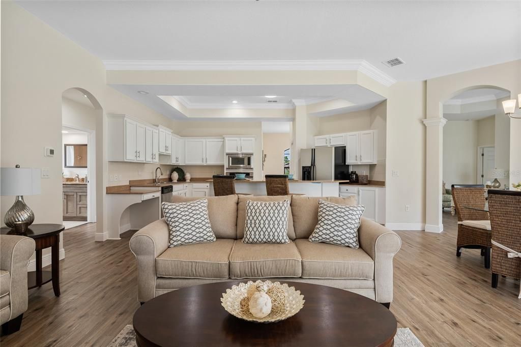 Active With Contract: $562,900 (4 beds, 3 baths, 2725 Square Feet)