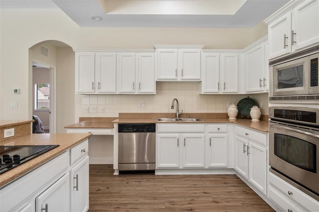 Active With Contract: $562,900 (4 beds, 3 baths, 2725 Square Feet)