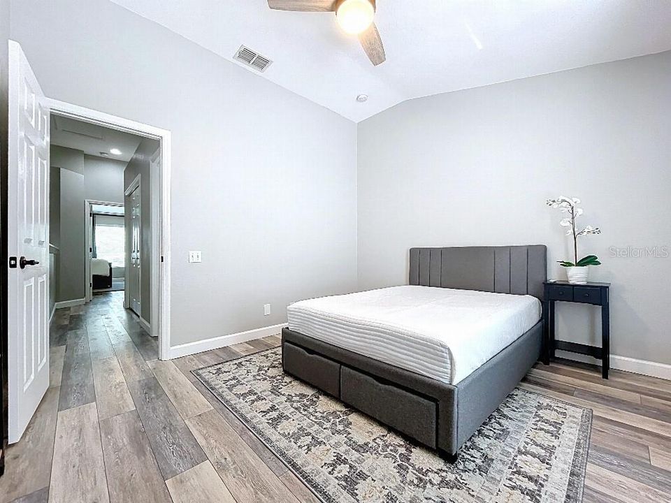 Activo con contrato: $242,000 (2 camas, 2 baños, 1240 Pies cuadrados)