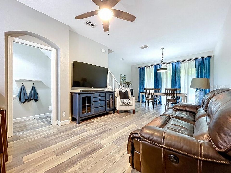 Activo con contrato: $242,000 (2 camas, 2 baños, 1240 Pies cuadrados)