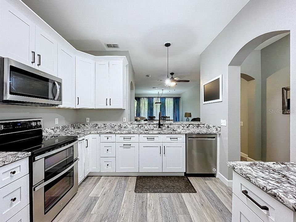 Activo con contrato: $242,000 (2 camas, 2 baños, 1240 Pies cuadrados)