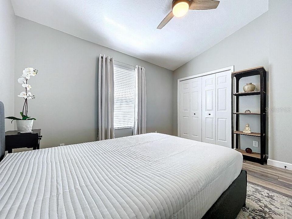 Activo con contrato: $242,000 (2 camas, 2 baños, 1240 Pies cuadrados)