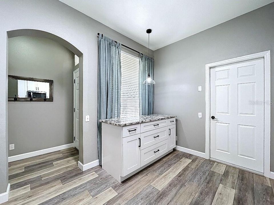 Activo con contrato: $242,000 (2 camas, 2 baños, 1240 Pies cuadrados)