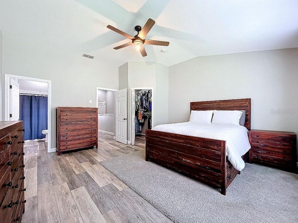 Activo con contrato: $242,000 (2 camas, 2 baños, 1240 Pies cuadrados)