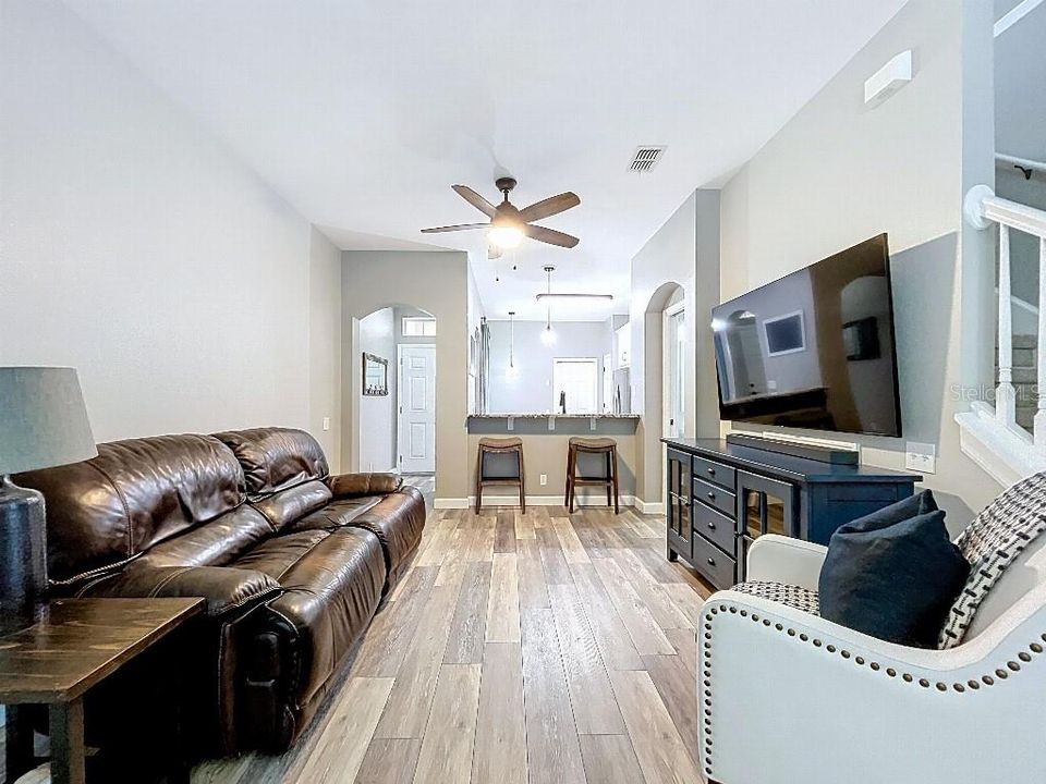 Activo con contrato: $242,000 (2 camas, 2 baños, 1240 Pies cuadrados)