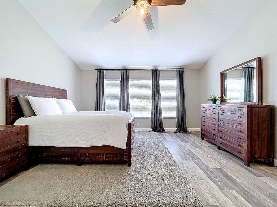 Activo con contrato: $242,000 (2 camas, 2 baños, 1240 Pies cuadrados)