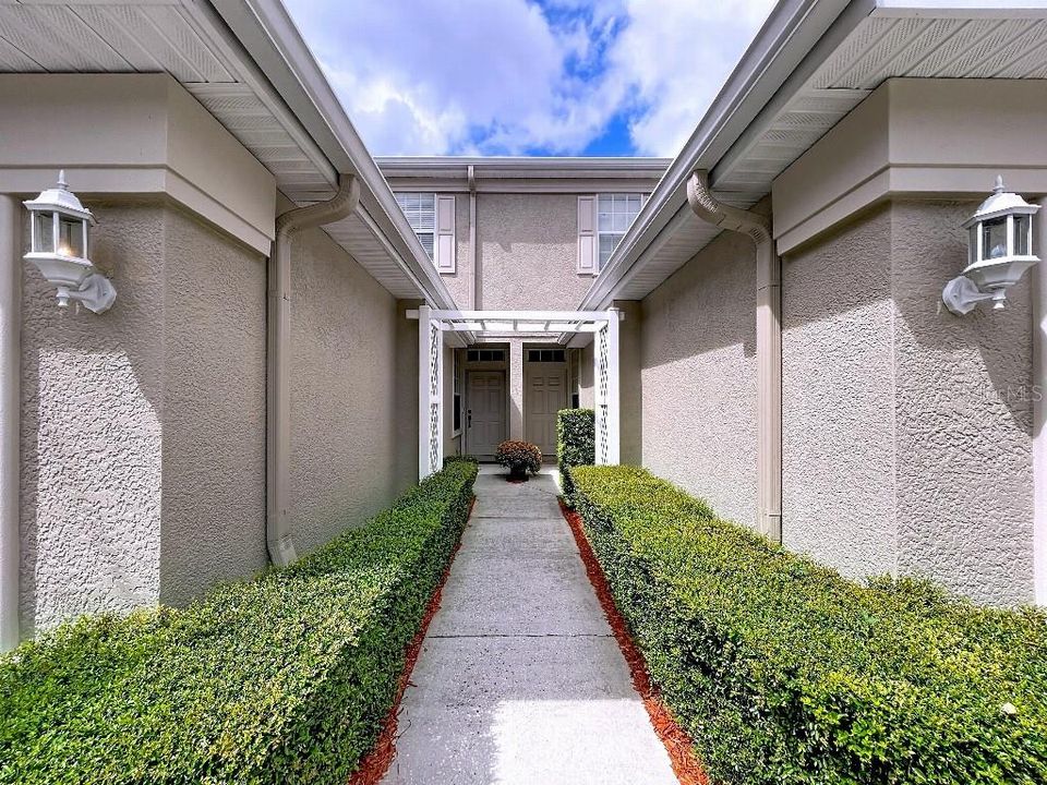 Activo con contrato: $242,000 (2 camas, 2 baños, 1240 Pies cuadrados)