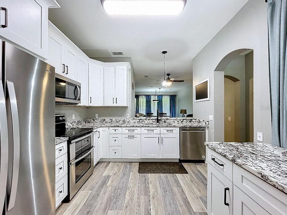 Activo con contrato: $242,000 (2 camas, 2 baños, 1240 Pies cuadrados)